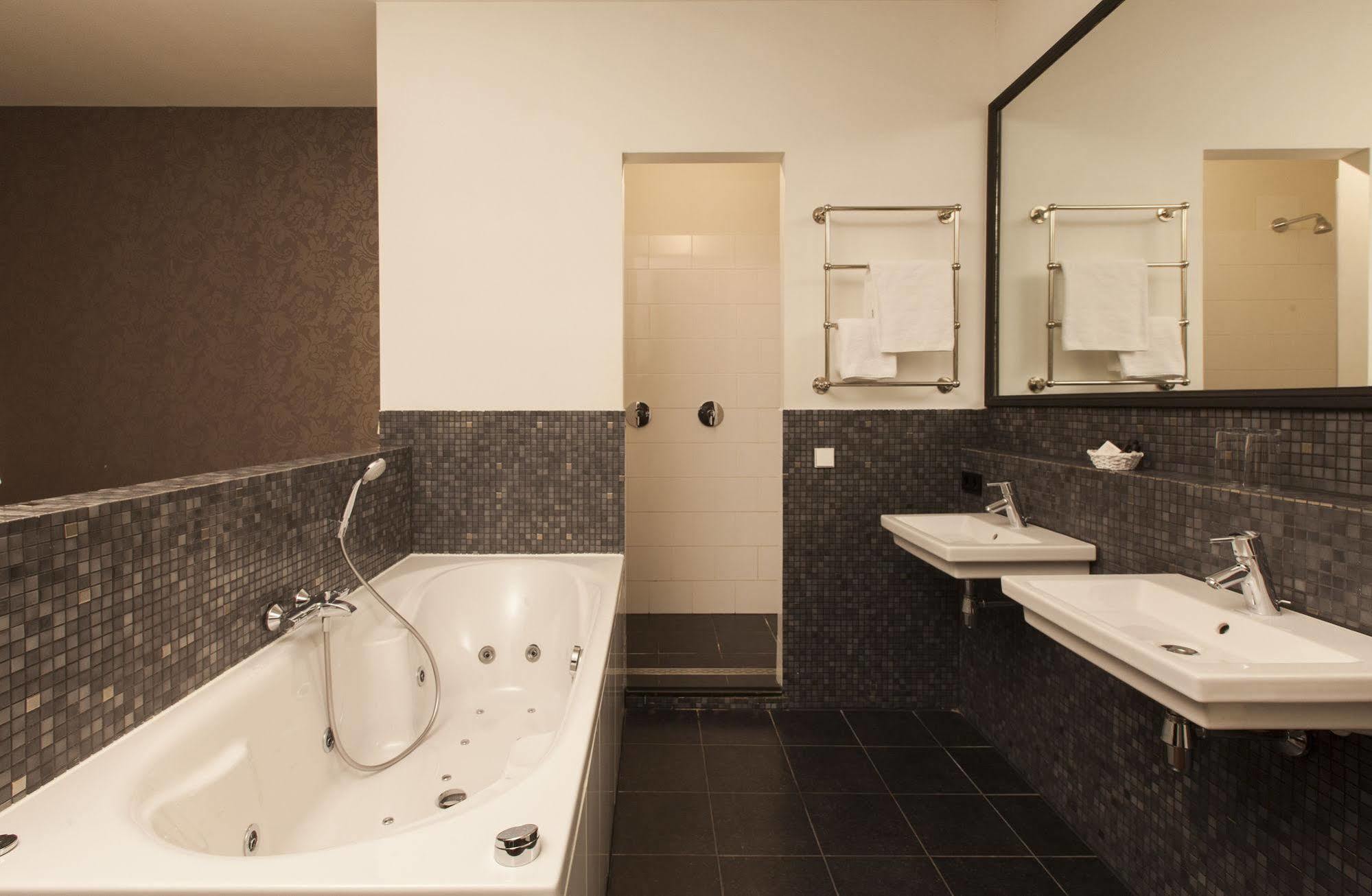 College Hotel Алкмар Экстерьер фото